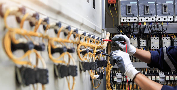 Professional Electrician technician working in Terrell Hills, TX